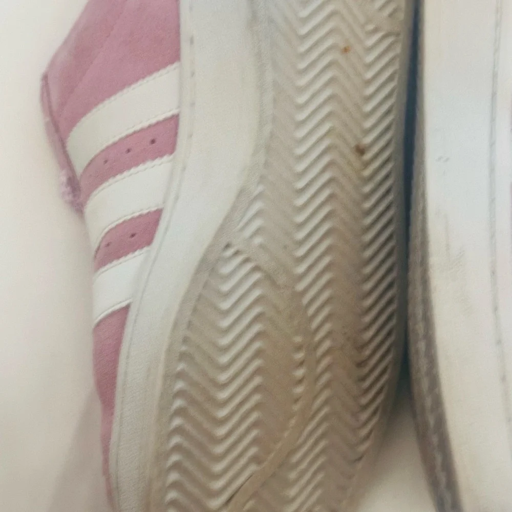 Adidas campus 8.5 Women's Pink and White Sneakers